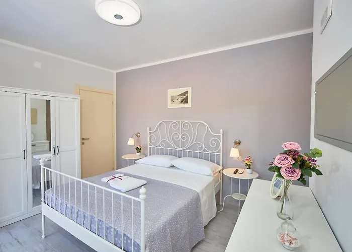 לינה וארוחת בוקר Criselle 4*