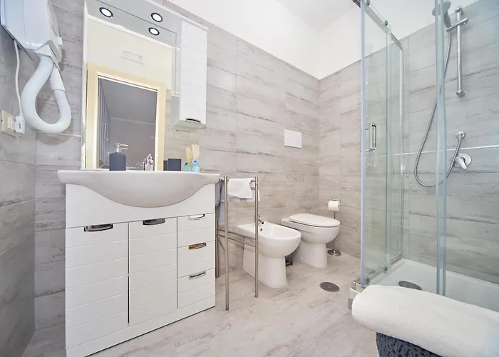 לינה וארוחת בוקר Criselle אגרופולי