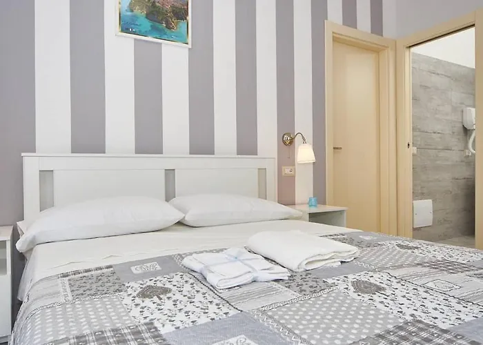 לינה וארוחת בוקר Criselle 4*